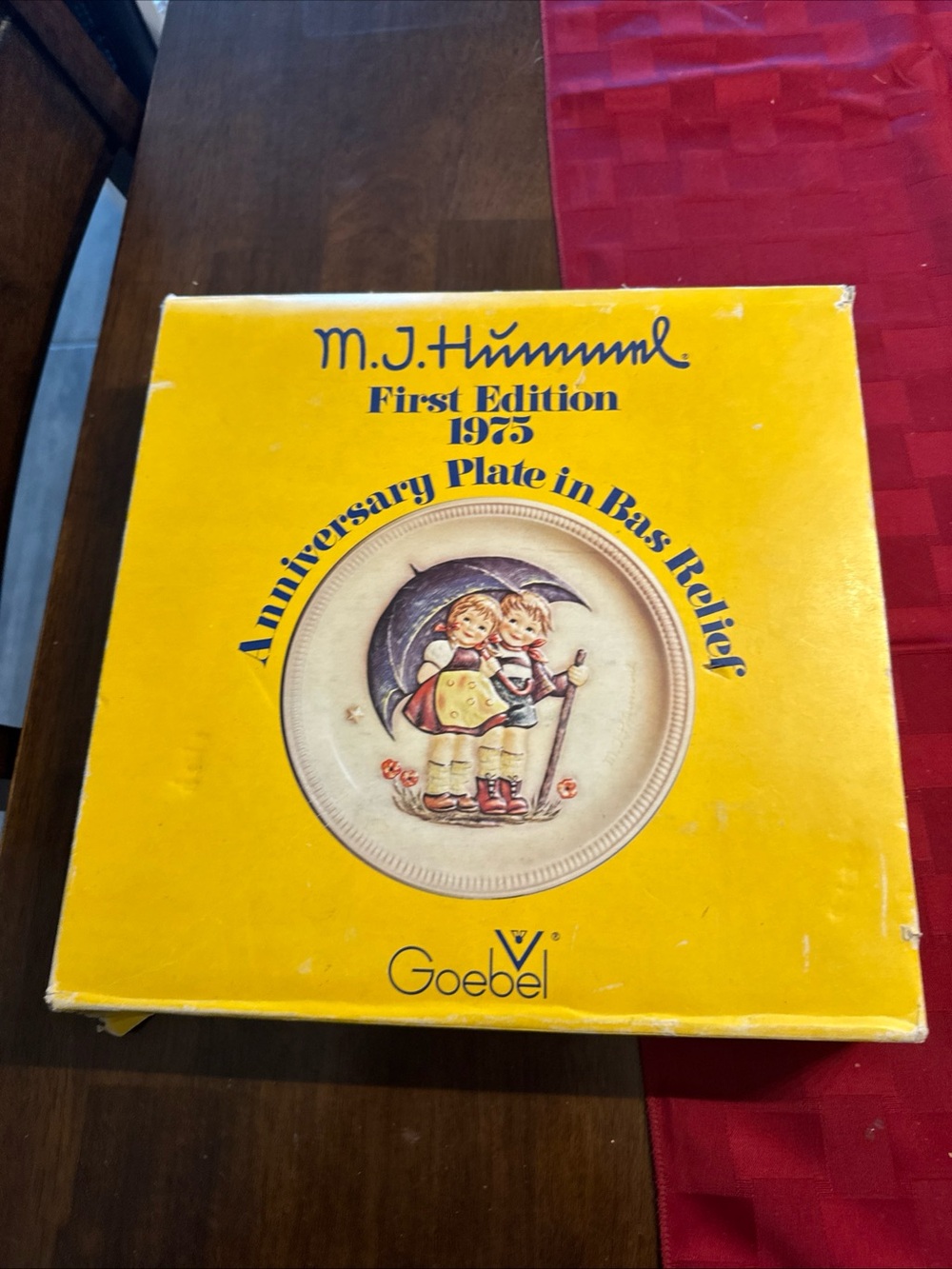 Goebel M.I. Hummel First Edition 1975 Anniversary Plate - Yellow Box
